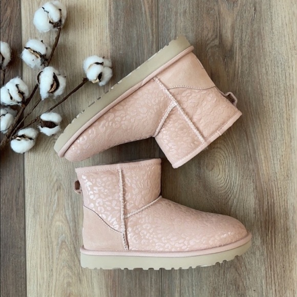 🌿UGG- CLASSIC MINI SNOW LEOPARD BOOTS🌿 - Picture 2 of 13